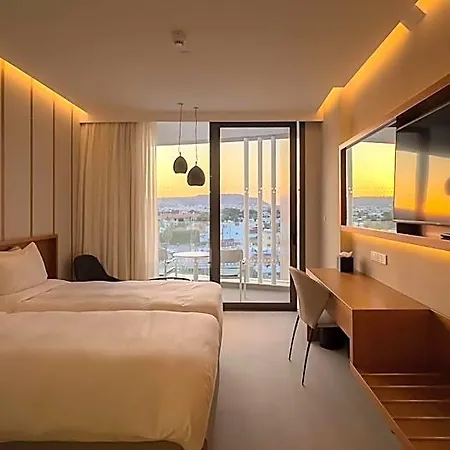 Hotel Radisson Larnaca 3*