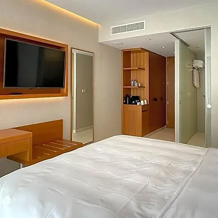 Radisson Larnaca Livadhia