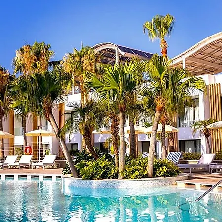 Radisson Larnaca Hotel Livadhia
