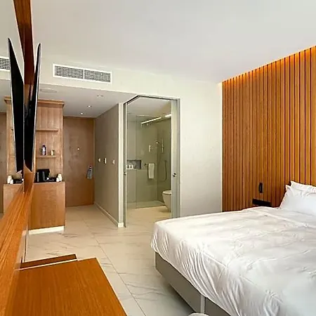 Radisson Larnaca 3* Livadhia