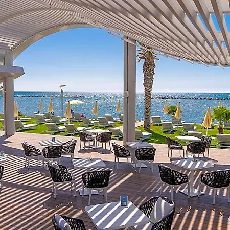 Radisson Larnaca Hotel